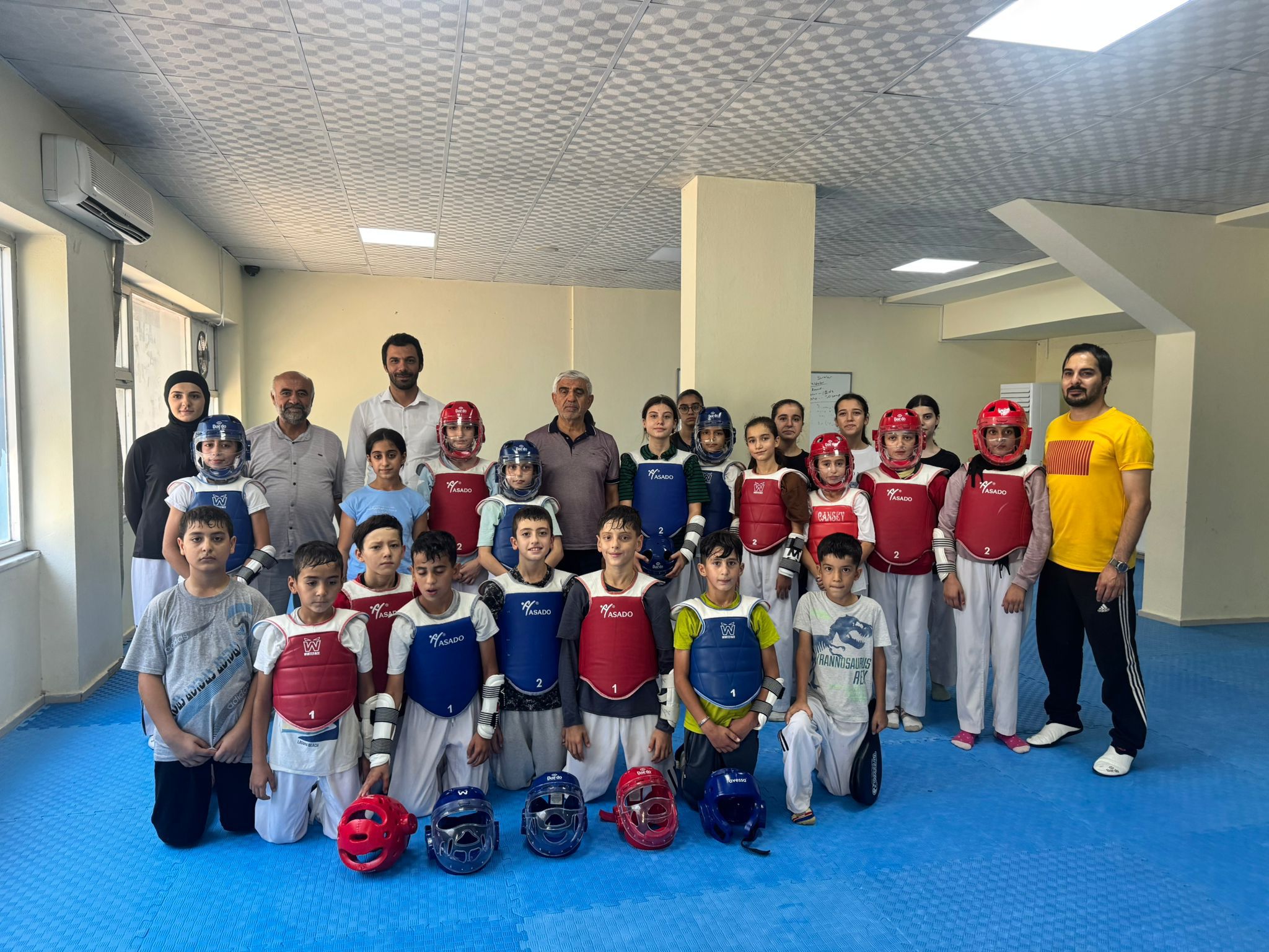 YENİ DÜNYA GENÇ SPORCULARLA BERABER