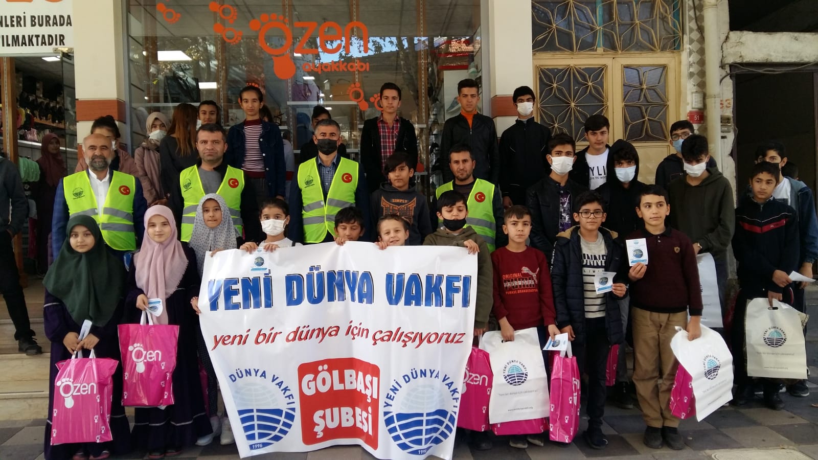 Gölbaşı Şubemizden Öğrencilere Kışlık Giysi Desteği