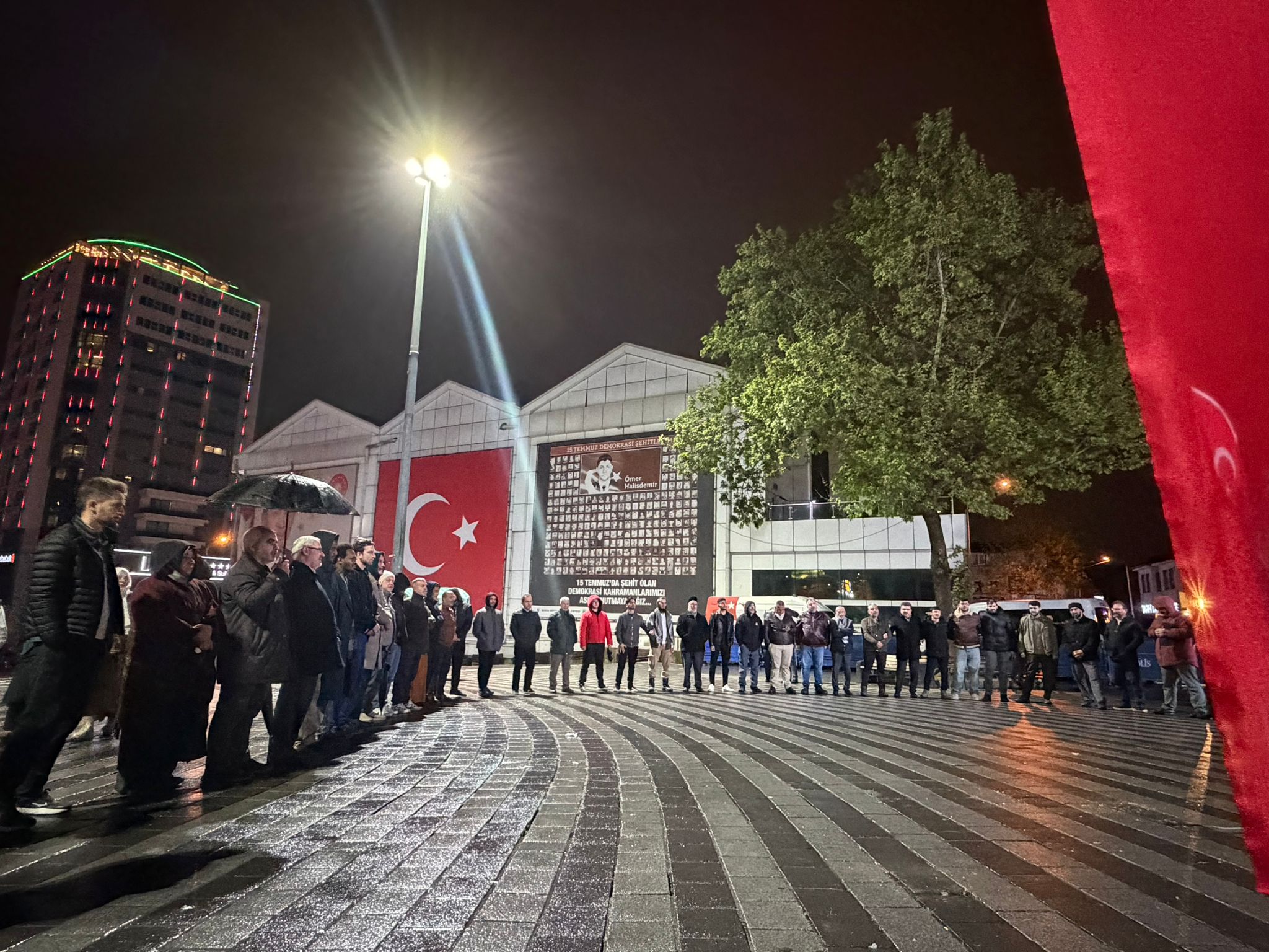 Yeni Dünya Vakfı Bursa Şubesi’nden Gazze İçin Destek Nöbeti