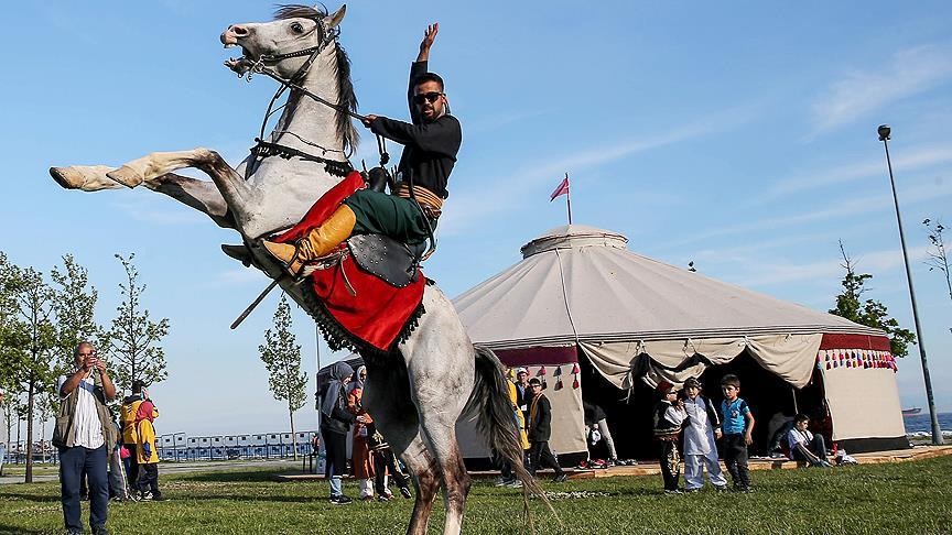 BİLAL ERDOĞAN'DAN YENİ DÜNYA VAKFI'NA ÖVGÜ