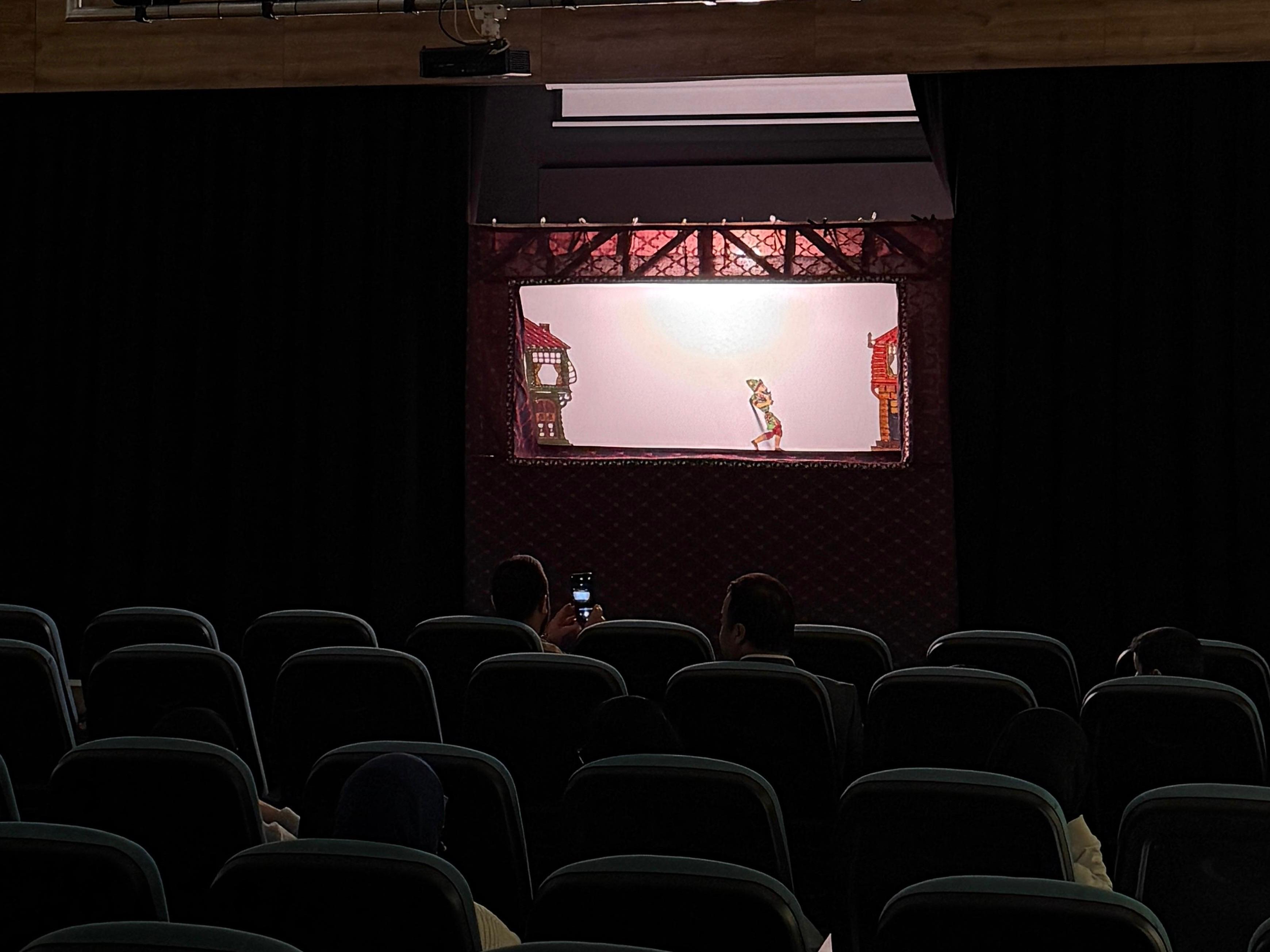 Geleneksel Türk Tiyatrosu Ruhu: Hacivat ve Karagöz Gösterisi