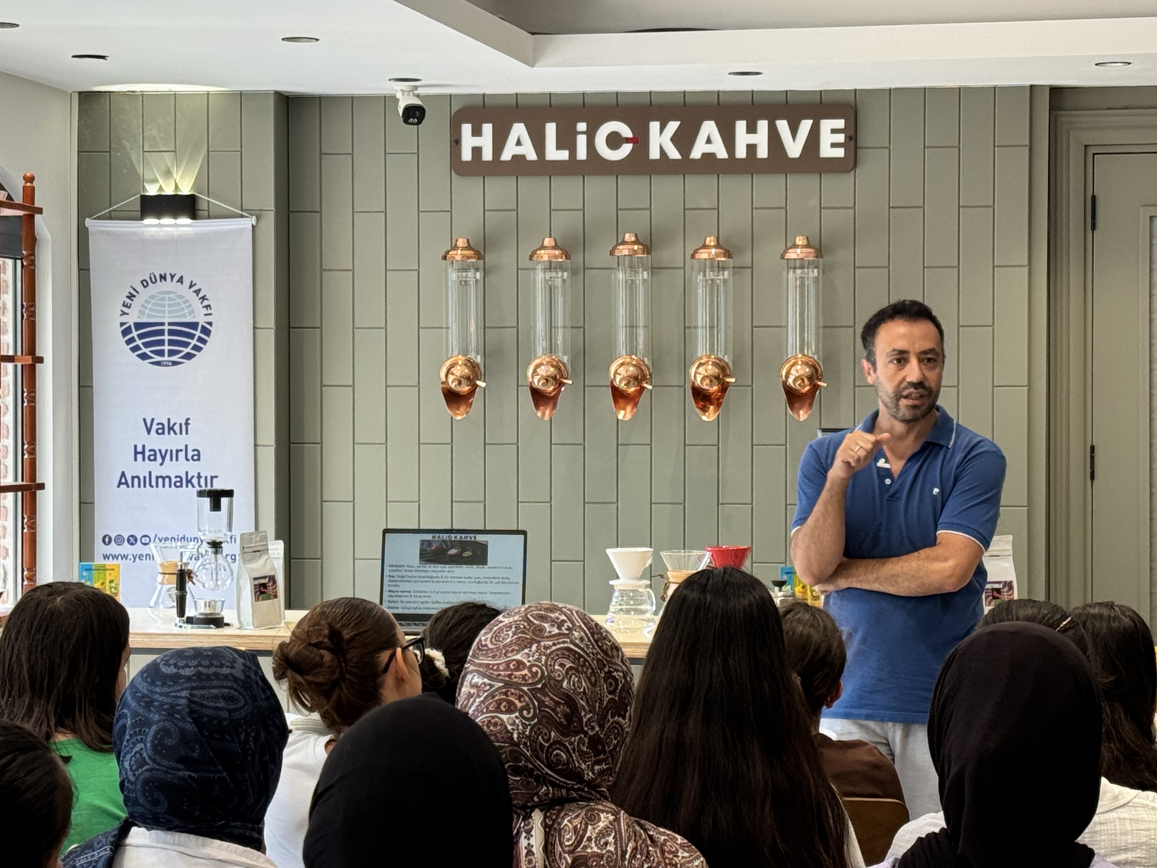 Gençlerle Kahve Üzerine Tatlı Bir Muhab