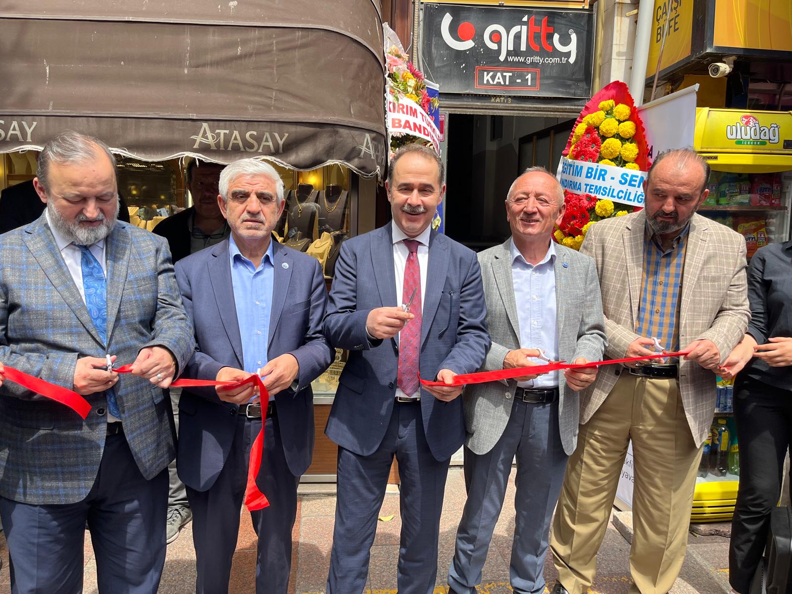 Yeni Dünya Vakfı'nın Bandırma Şubesi Törenle Açıldı.