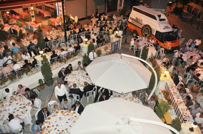 Yeni Dünya Vakfı'nın İftarına Önemli İsimler Katıldı