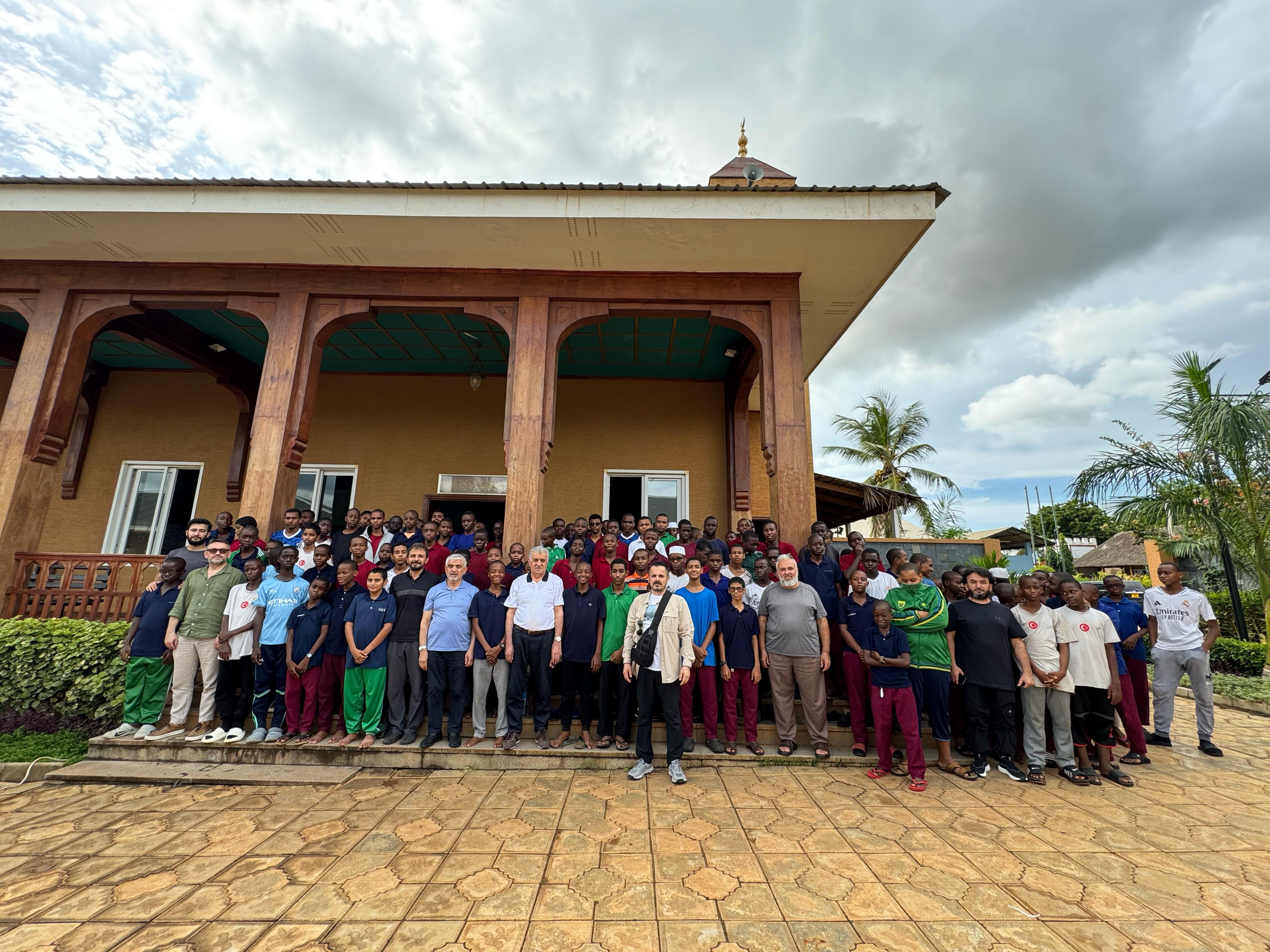 Tanzanya’da Bir Başarı Hikayesi: Hüdayi Vakfı Okulunu Ziyaret Ettik