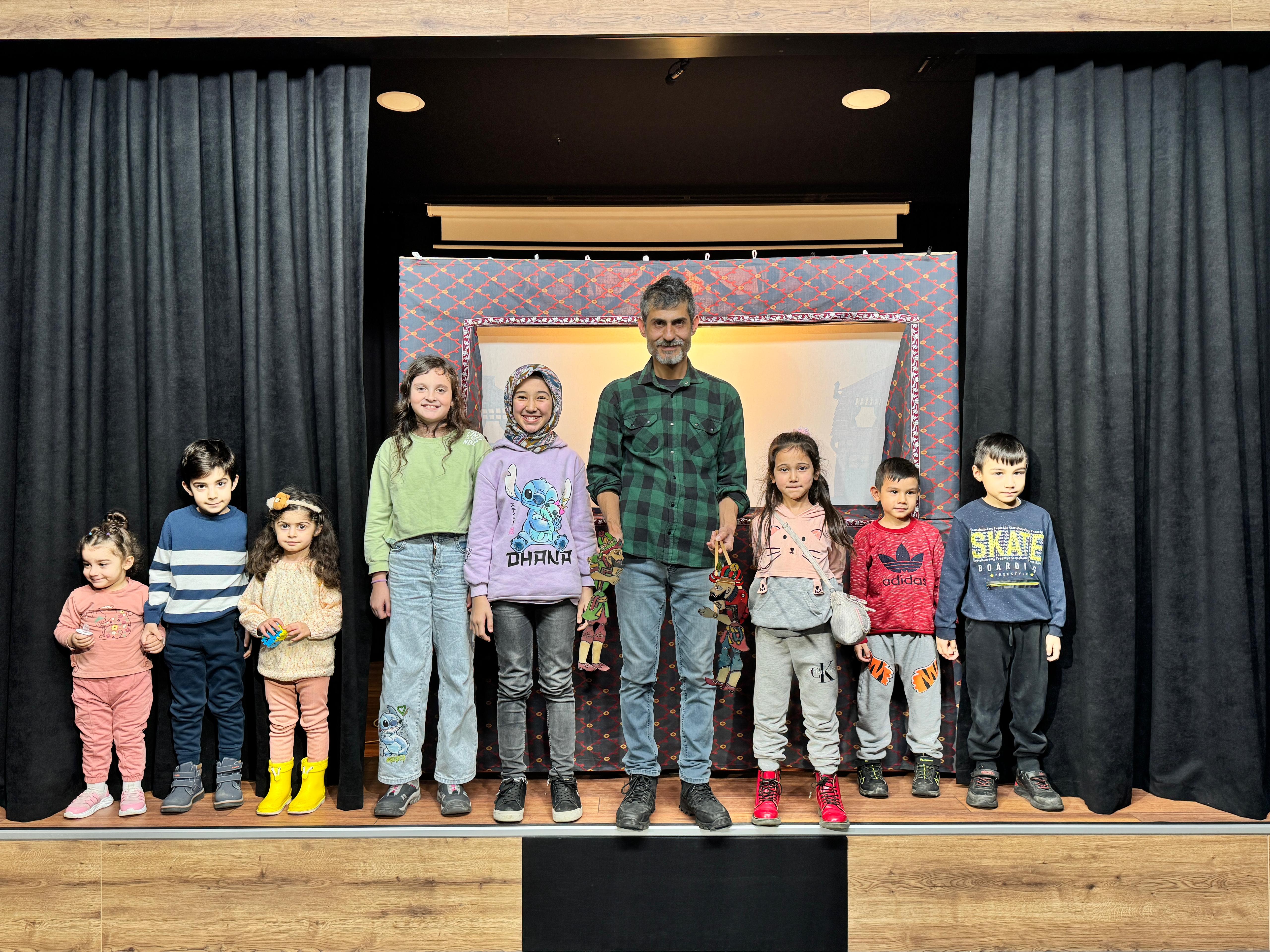 Hacivat ve Karagöz Gölge Oyunu ile Bir Kez Daha Keyifli Bir Gün!