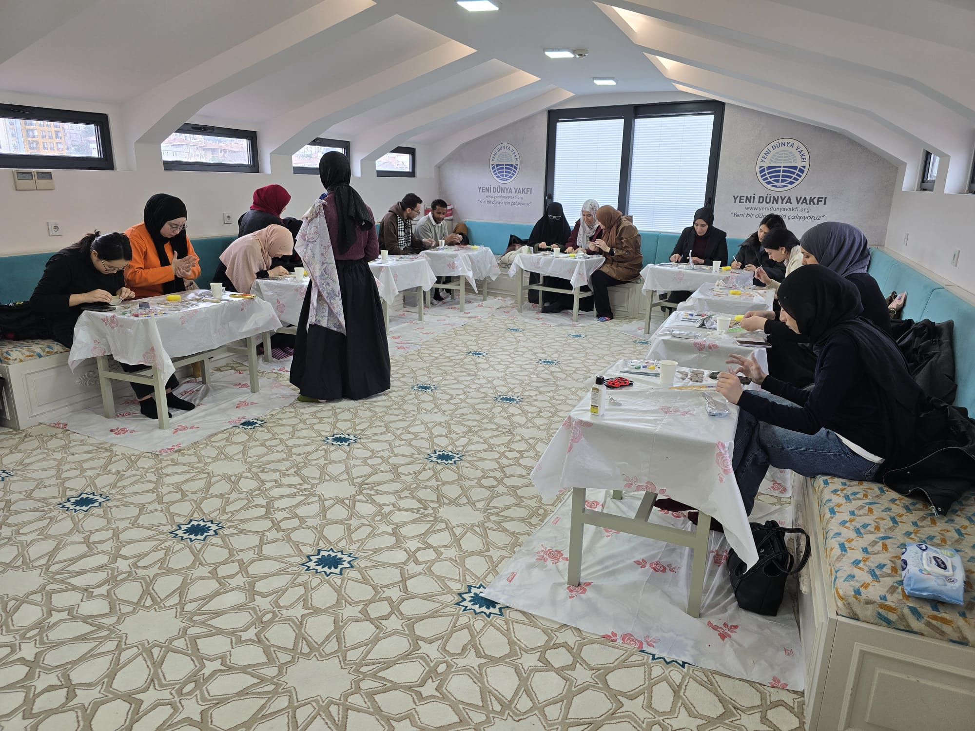 Sanatın ve Kardeşliğin Renkleri Seramiklerle Buluştu!